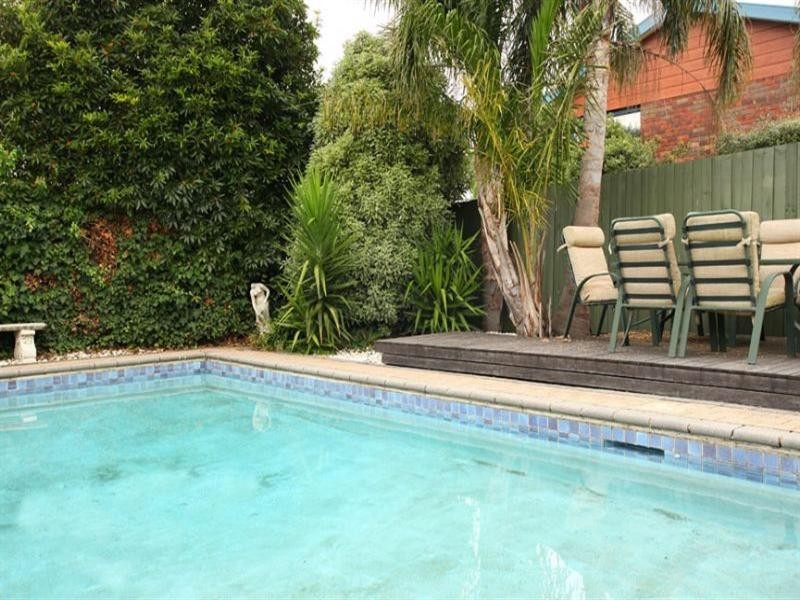 54 Golden Grove, Glen Waverley VIC 3150