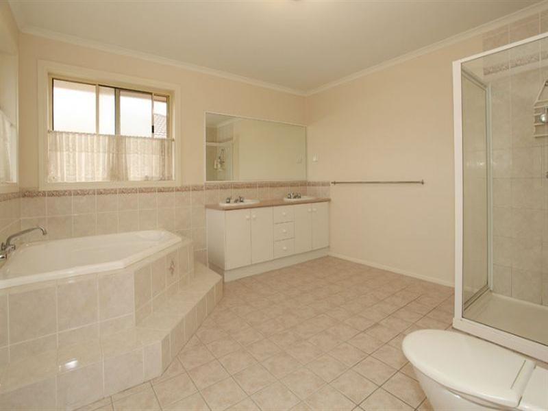 17 Lucy Hill Rise, Rowville VIC 3178