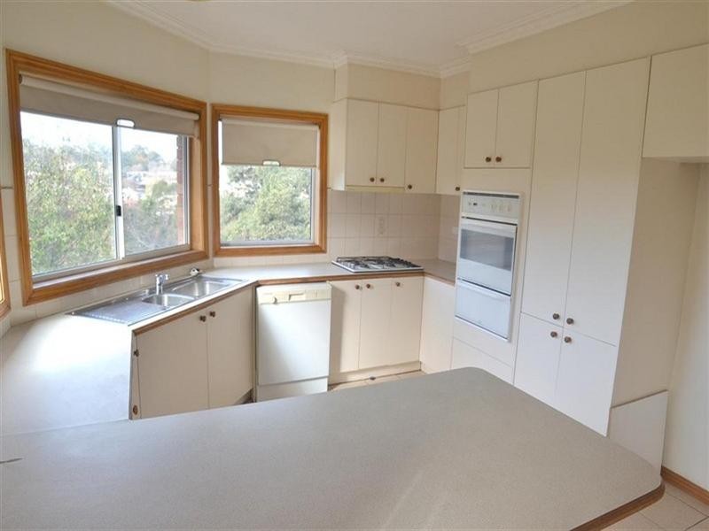 2/6 Rheanva Street, Berwick VIC 3806