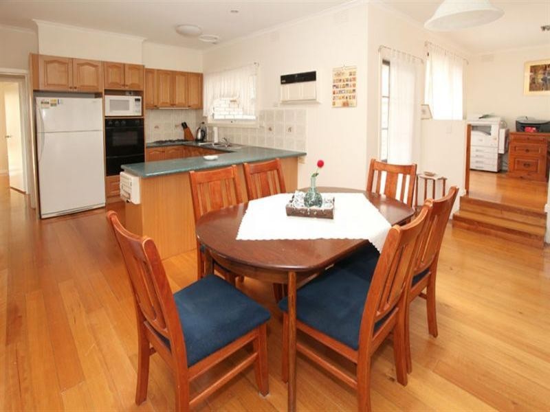 9 Castle Close, Glen Waverley VIC 3150