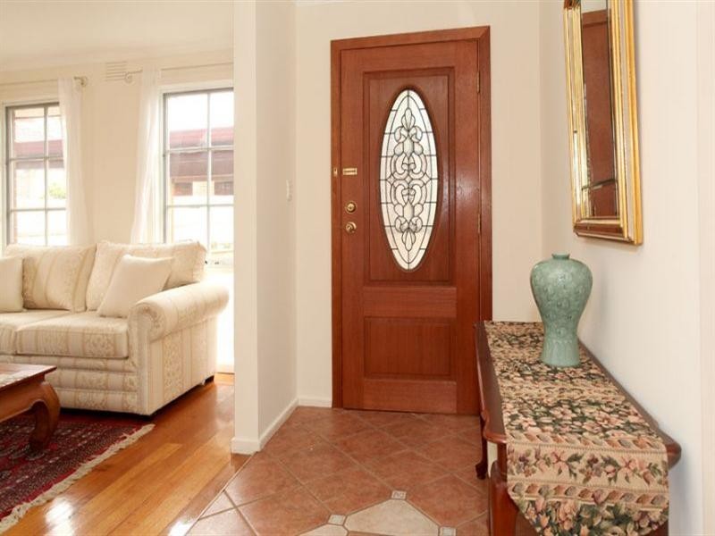 9 Castle Close, Glen Waverley VIC 3150