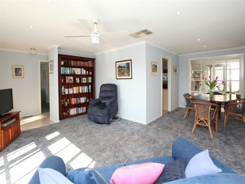 2/210 Gallaghers Road, Glen Waverley VIC 3150