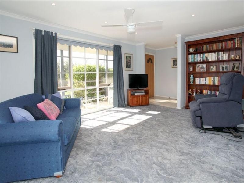 2/210 Gallaghers Road, Glen Waverley VIC 3150