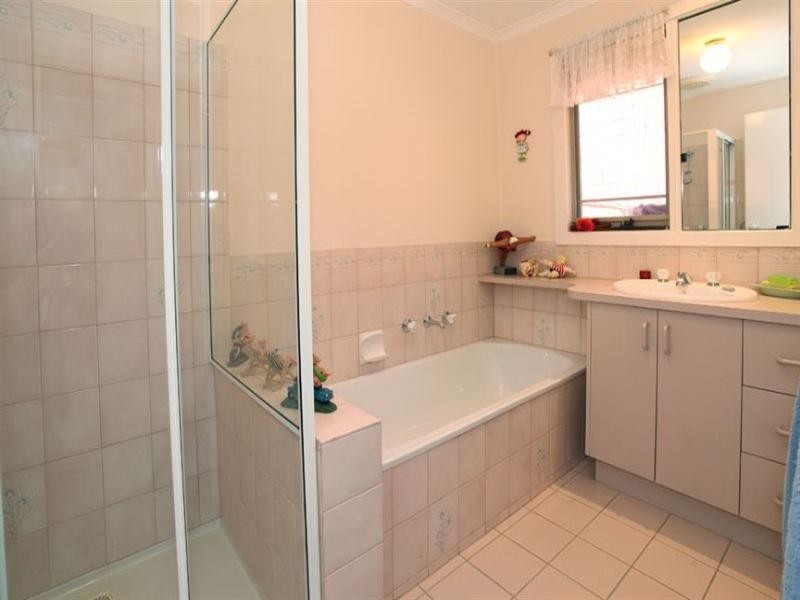 2/210 Gallaghers Road, Glen Waverley VIC 3150