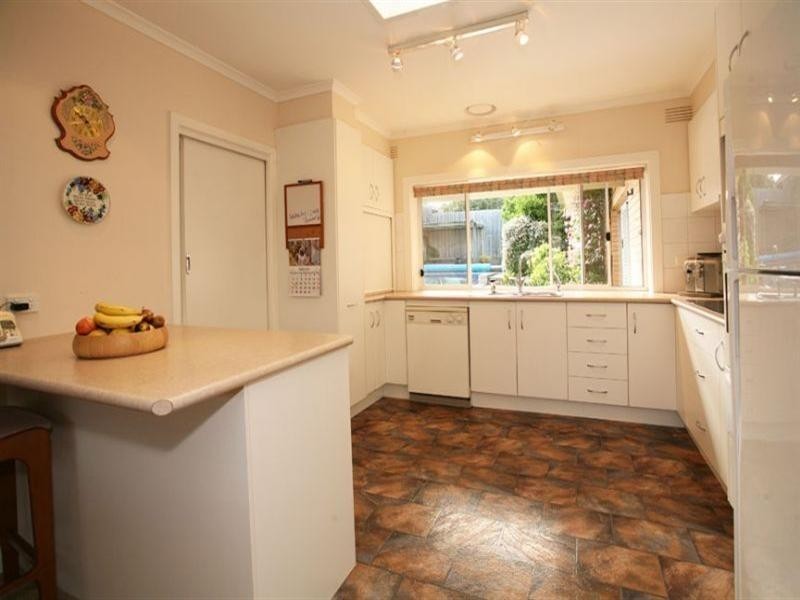 16 Norfolk Street, Glen Waverley VIC 3150