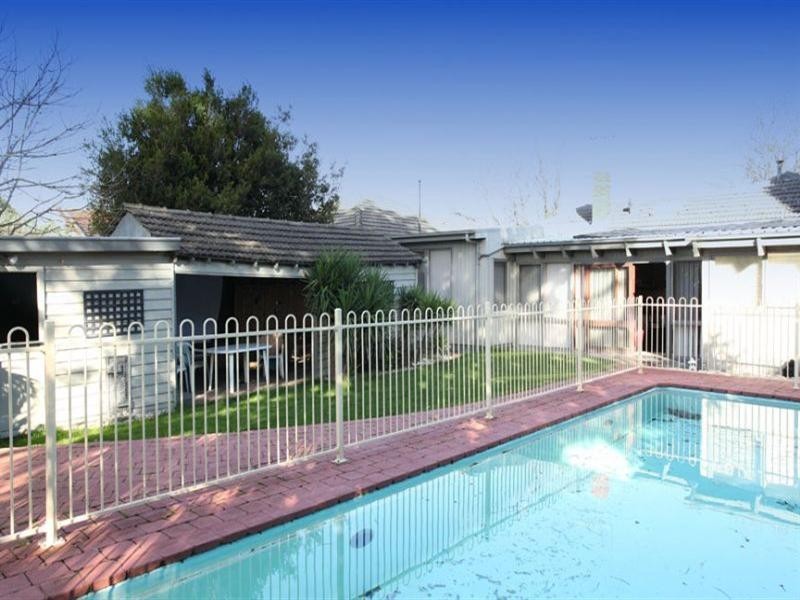 1 Rangeview Avenue, Malvern East VIC 3145