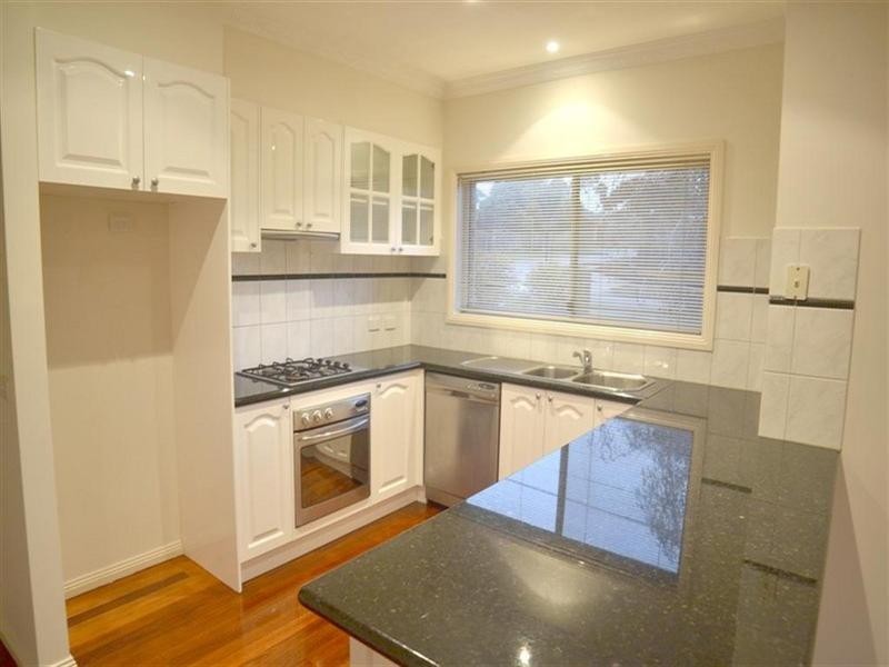 1/25 Golden Grove, Glen Waverley VIC 3150