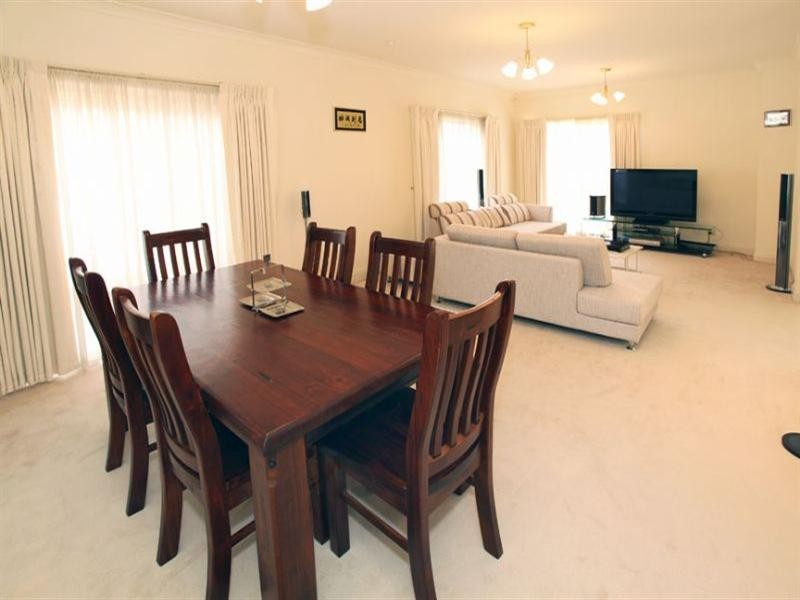 34 Arlington Drive, Glen Waverley VIC 3150