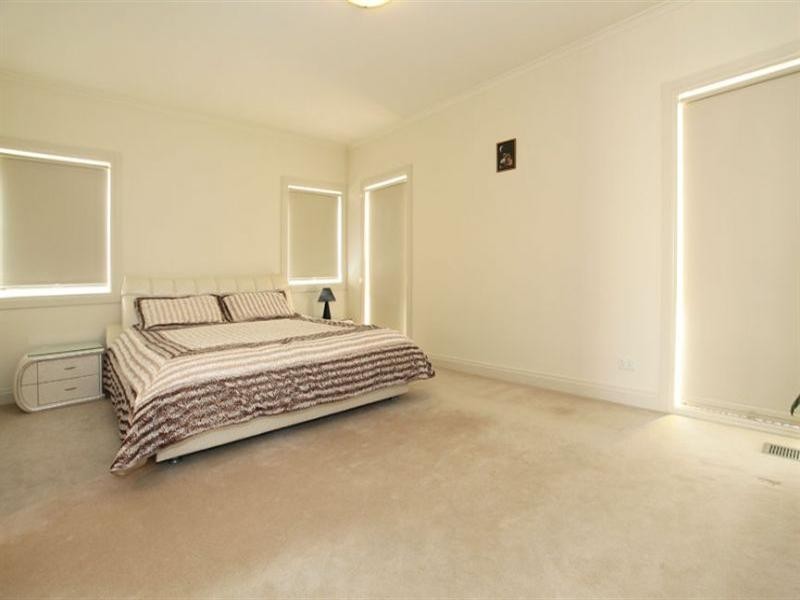 34 Arlington Drive, Glen Waverley VIC 3150