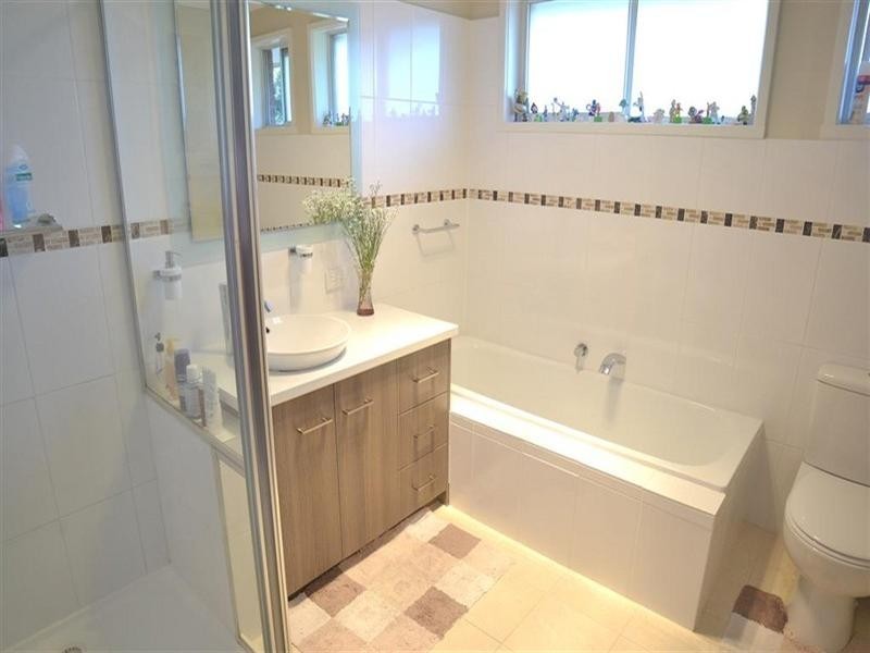 17 Meadowbrook Drive, Wheelers Hill VIC 3150