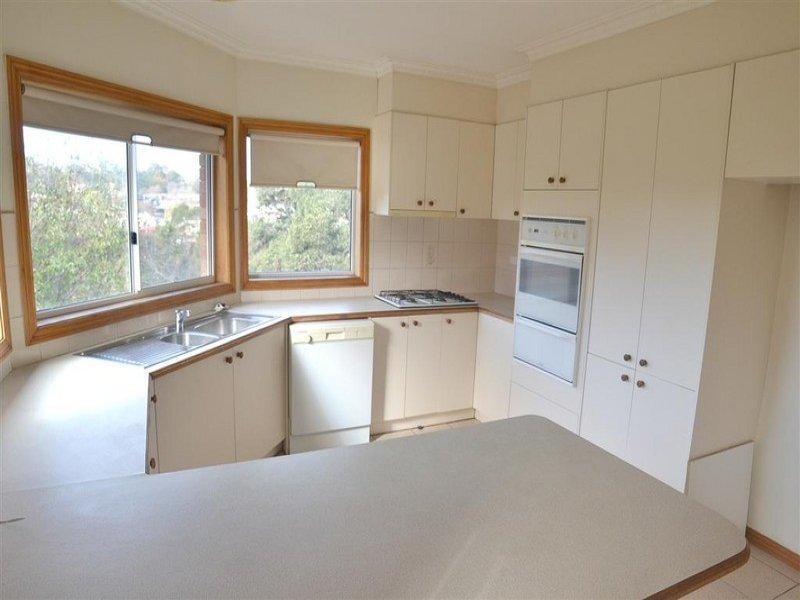 2/6 Rheanva Street, Berwick VIC 3806