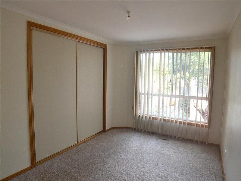 2/6 Rheanva Street, Berwick VIC 3806