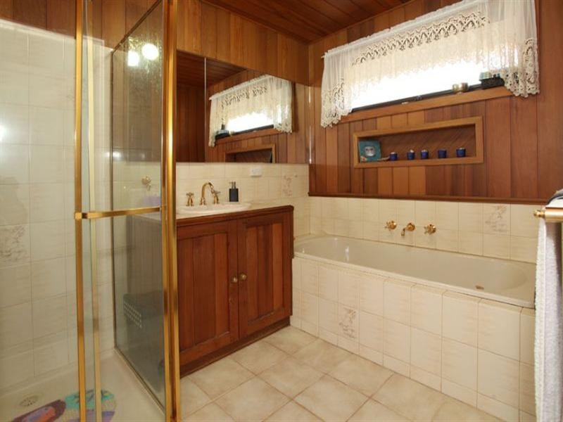 10 Adam Avenue, Wheelers Hill VIC 3150