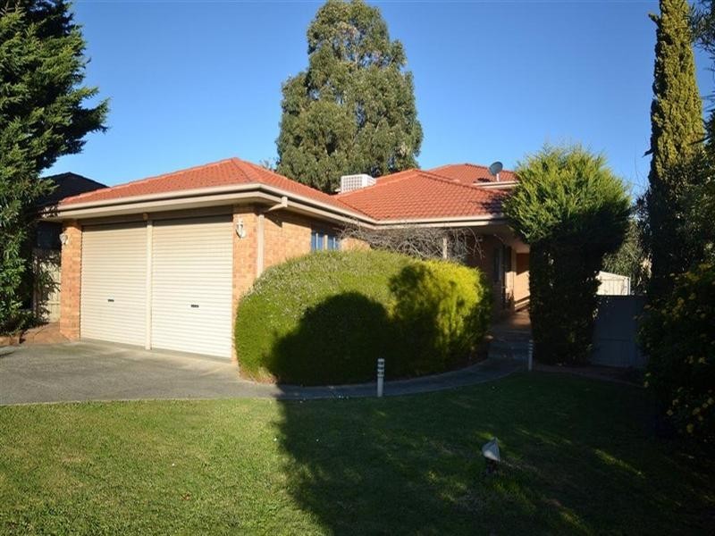 16 Lydia Mary Drive, Berwick VIC 3806