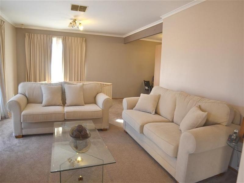 16 Lydia Mary Drive, Berwick VIC 3806