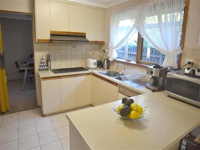 16 Lydia Mary Drive, Berwick VIC 3806