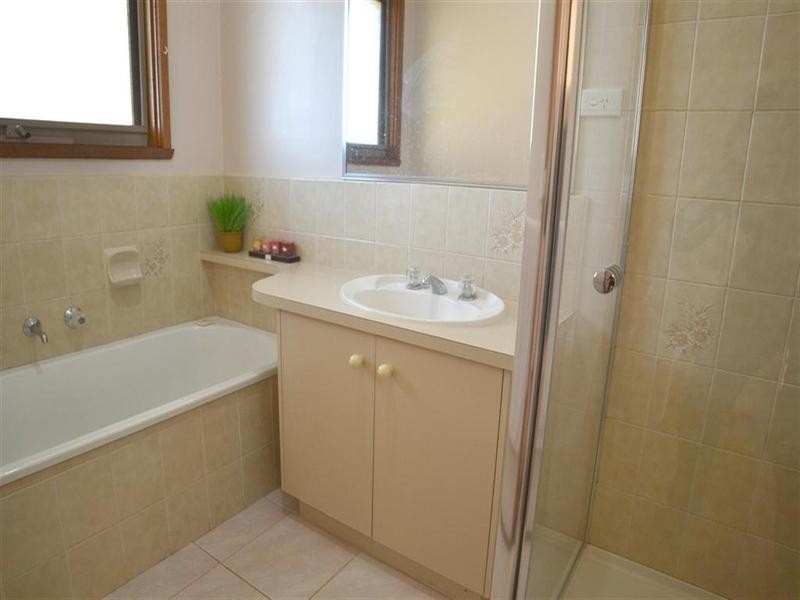 16 Lydia Mary Drive, Berwick VIC 3806