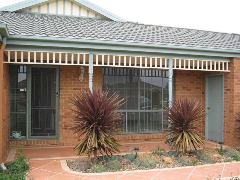 6 Danehill Grove, Berwick VIC 3806