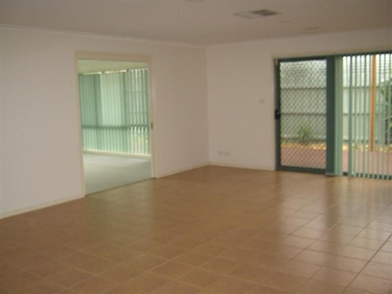 6 Danehill Grove, Berwick VIC 3806