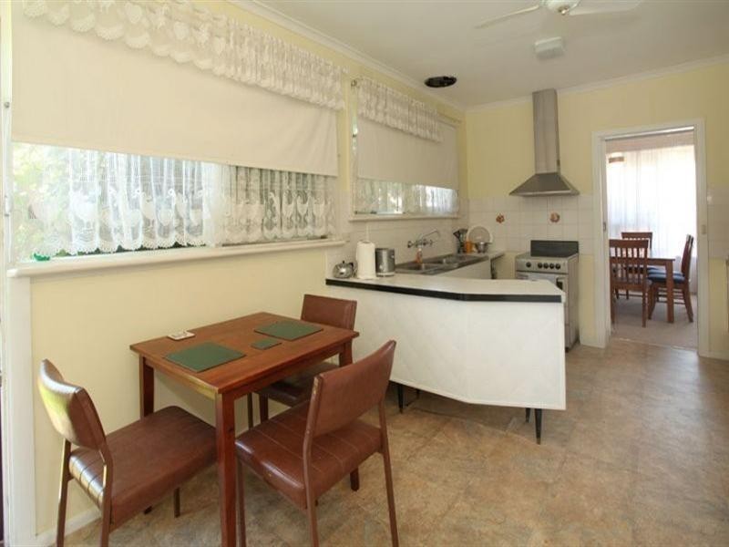 16 Hampstead Crescent, Glen Waverley VIC 3150