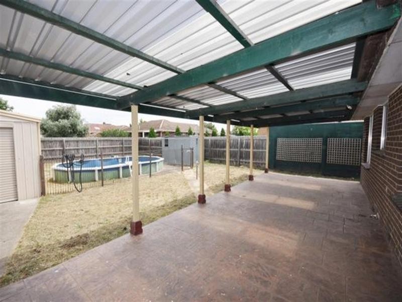 15 Beacon Hills Crescent, Craigieburn VIC 3064