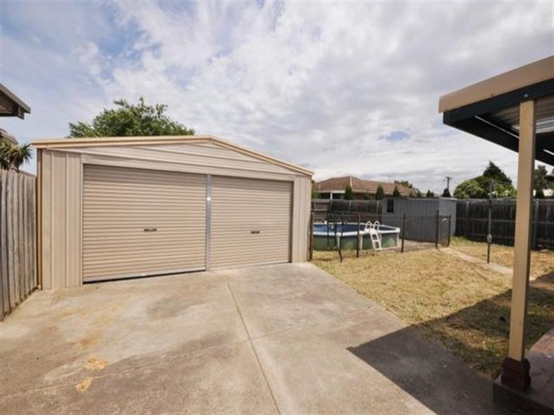 15 Beacon Hills Crescent, Craigieburn VIC 3064
