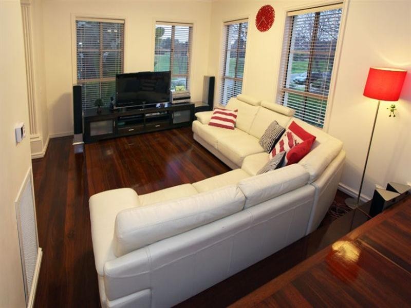 10 Robinson Drive, Burwood East VIC 3151