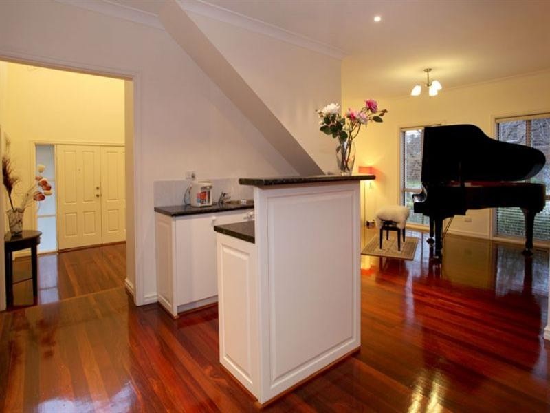10 Robinson Drive, Burwood East VIC 3151