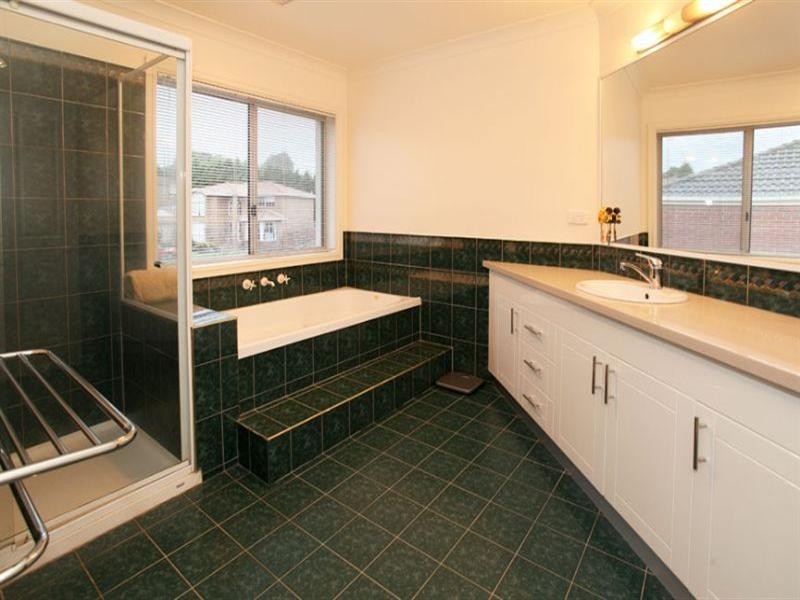 10 Robinson Drive, Burwood East VIC 3151