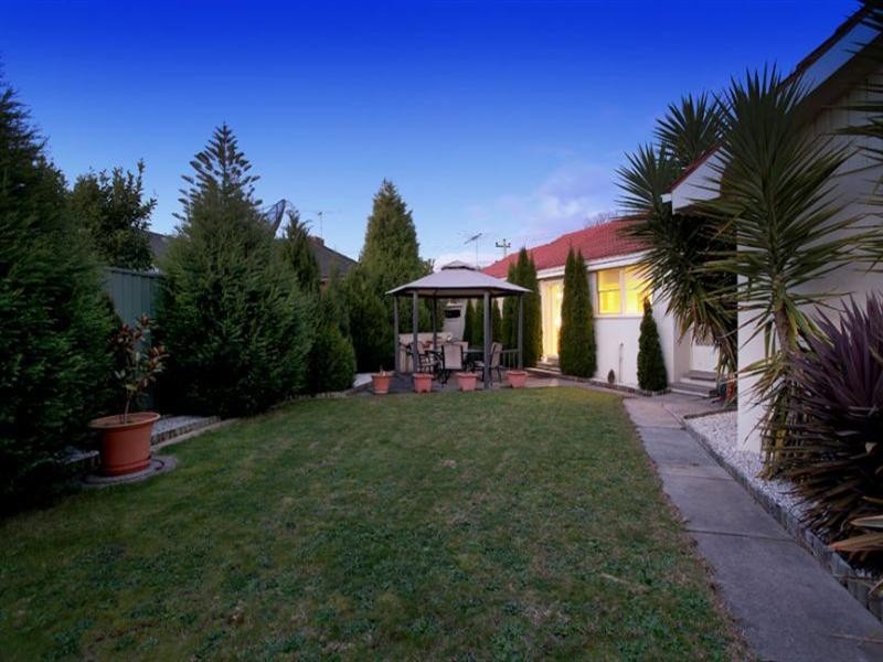 5 Brentwood Drive, Glen Waverley VIC 3150