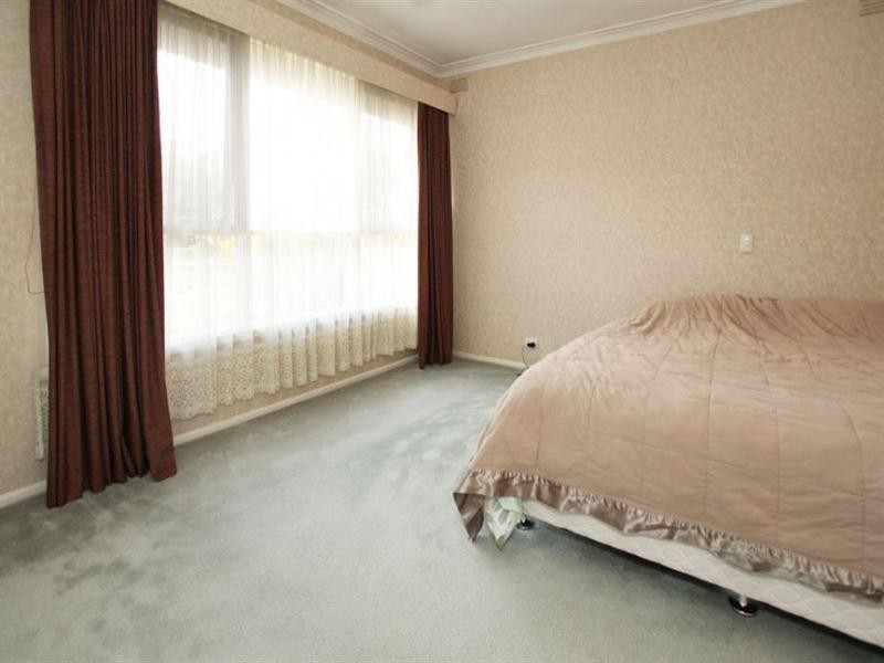 24 Le Gallienne Crescent, Mulgrave VIC 3170