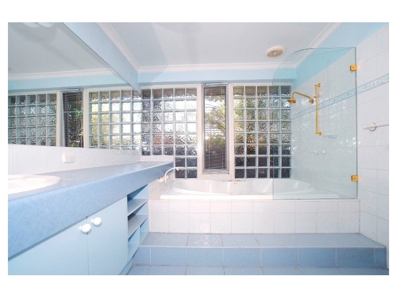 11 Oakbank Court, Wheelers Hill VIC 3150