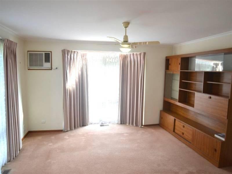 1/2 Tourmaline Crescent, Wheelers Hill VIC 3150