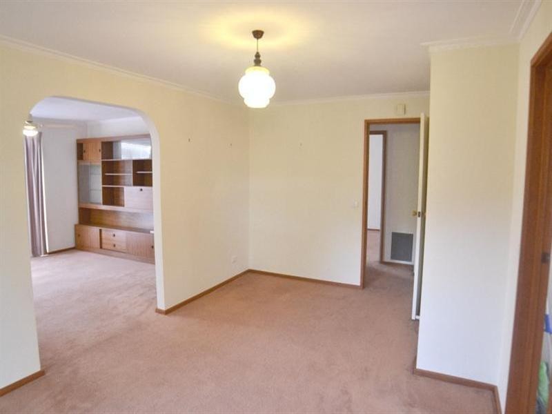 1/2 Tourmaline Crescent, Wheelers Hill VIC 3150