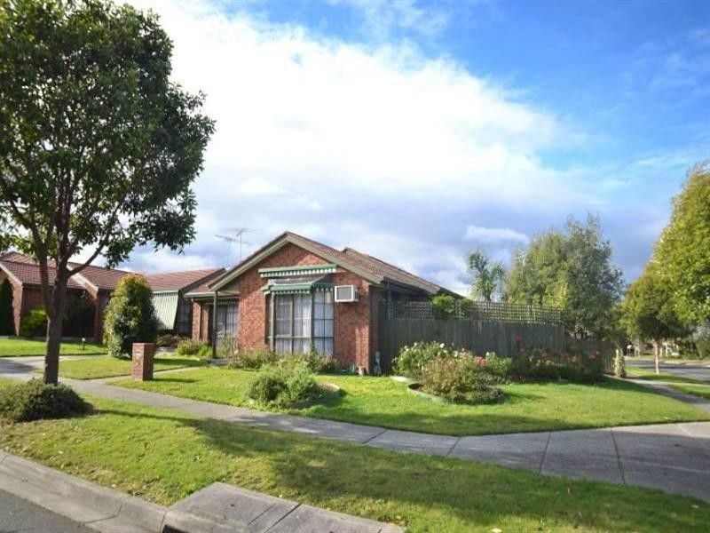 1/2 Tourmaline Crescent, Wheelers Hill VIC 3150