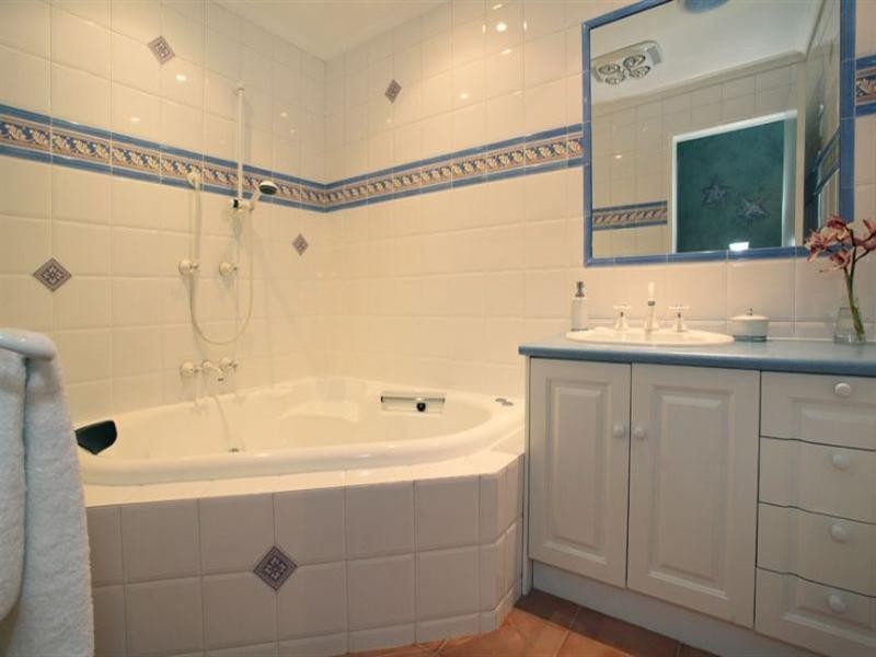 49 Mary Avenue, Wheelers Hill VIC 3150