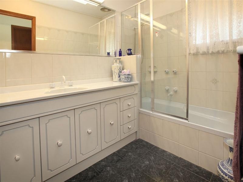 15 Compton Street, Glen Waverley VIC 3150