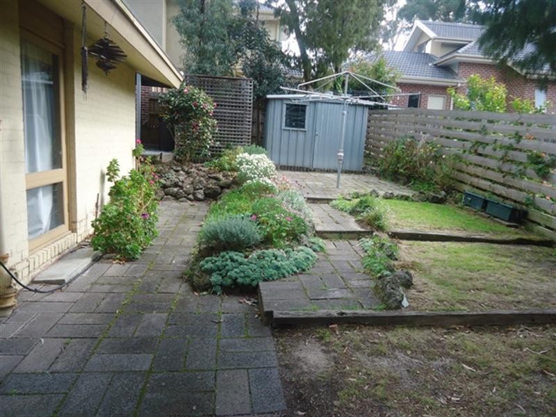 15 Compton Street, Glen Waverley VIC 3150