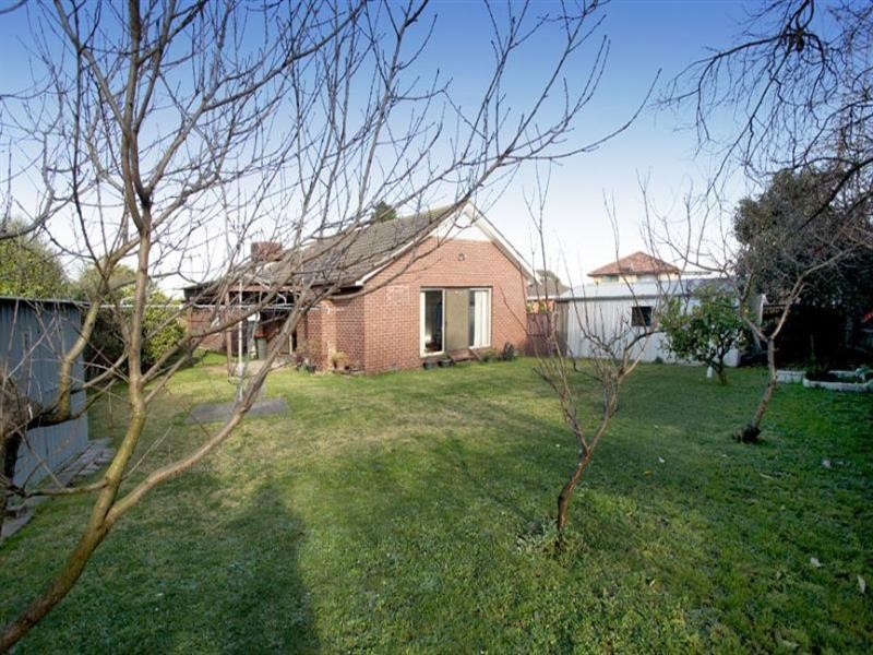 2 Rangoon Court, Mulgrave VIC 3170