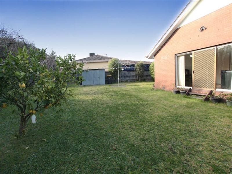 2 Rangoon Court, Mulgrave VIC 3170