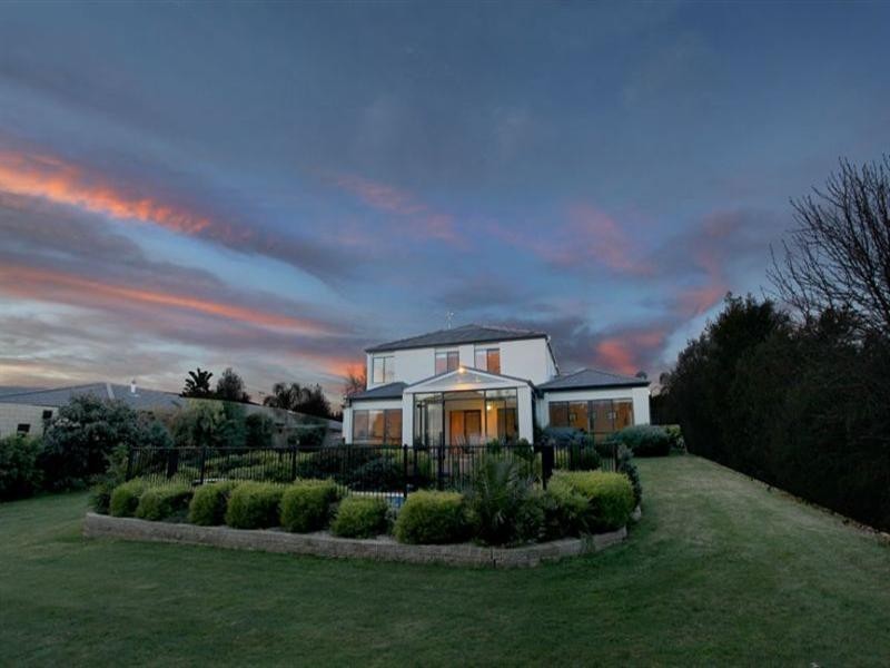 66 Grange Drive, Lysterfield VIC 3156