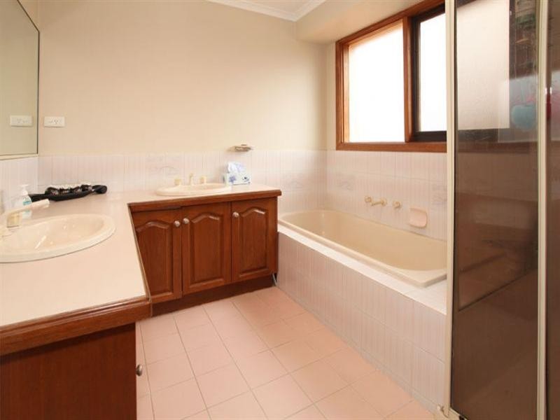 40 Bramley Crescent, Wheelers Hill VIC 3150