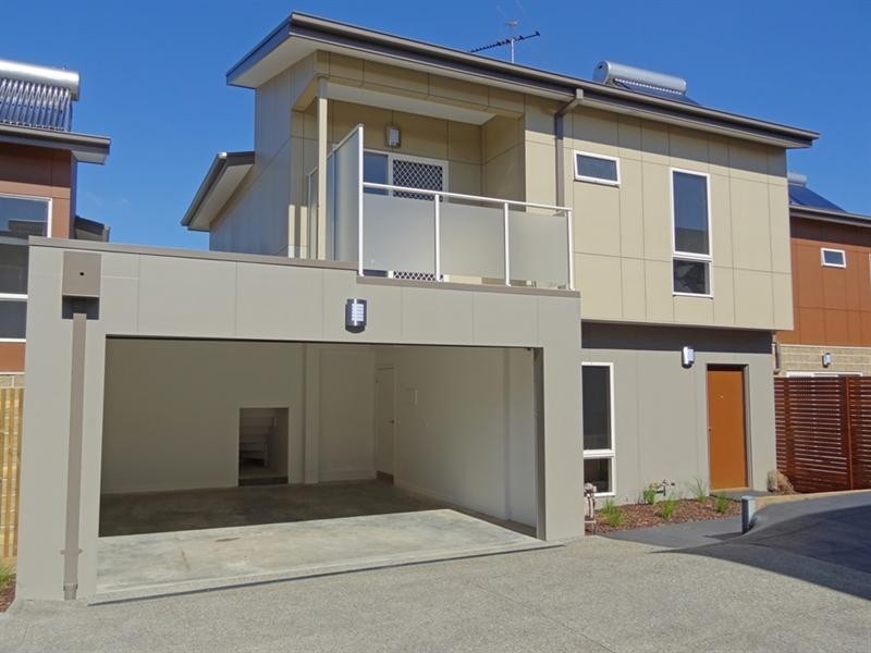 2/45 Winbirra Parade, Ashwood VIC 3147