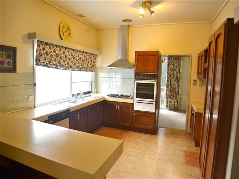 321 Gallaghers Road, Glen Waverley VIC 3150