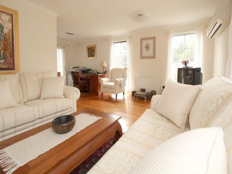 9 Castle Close, Glen Waverley VIC 3150