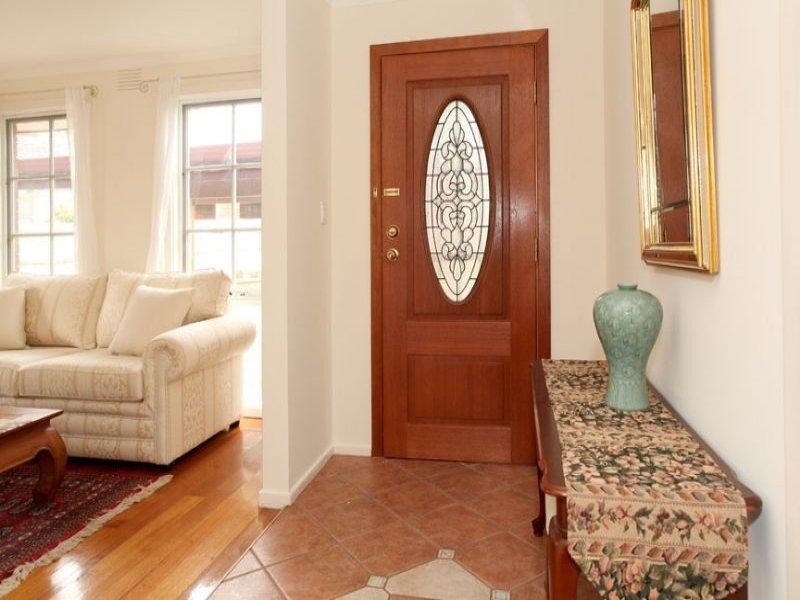 9 Castle Close, Glen Waverley VIC 3150