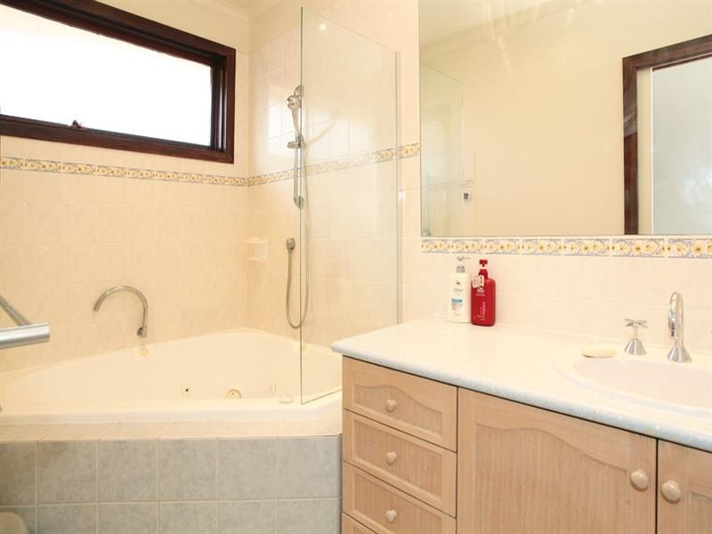 12 Stableford Avenue, Glen Waverley VIC 3150