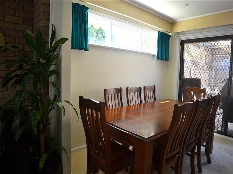 42 Cambridge Drive, Glen Waverley VIC 3150