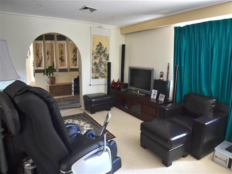 42 Cambridge Drive, Glen Waverley VIC 3150