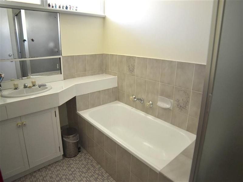 42 Cambridge Drive, Glen Waverley VIC 3150